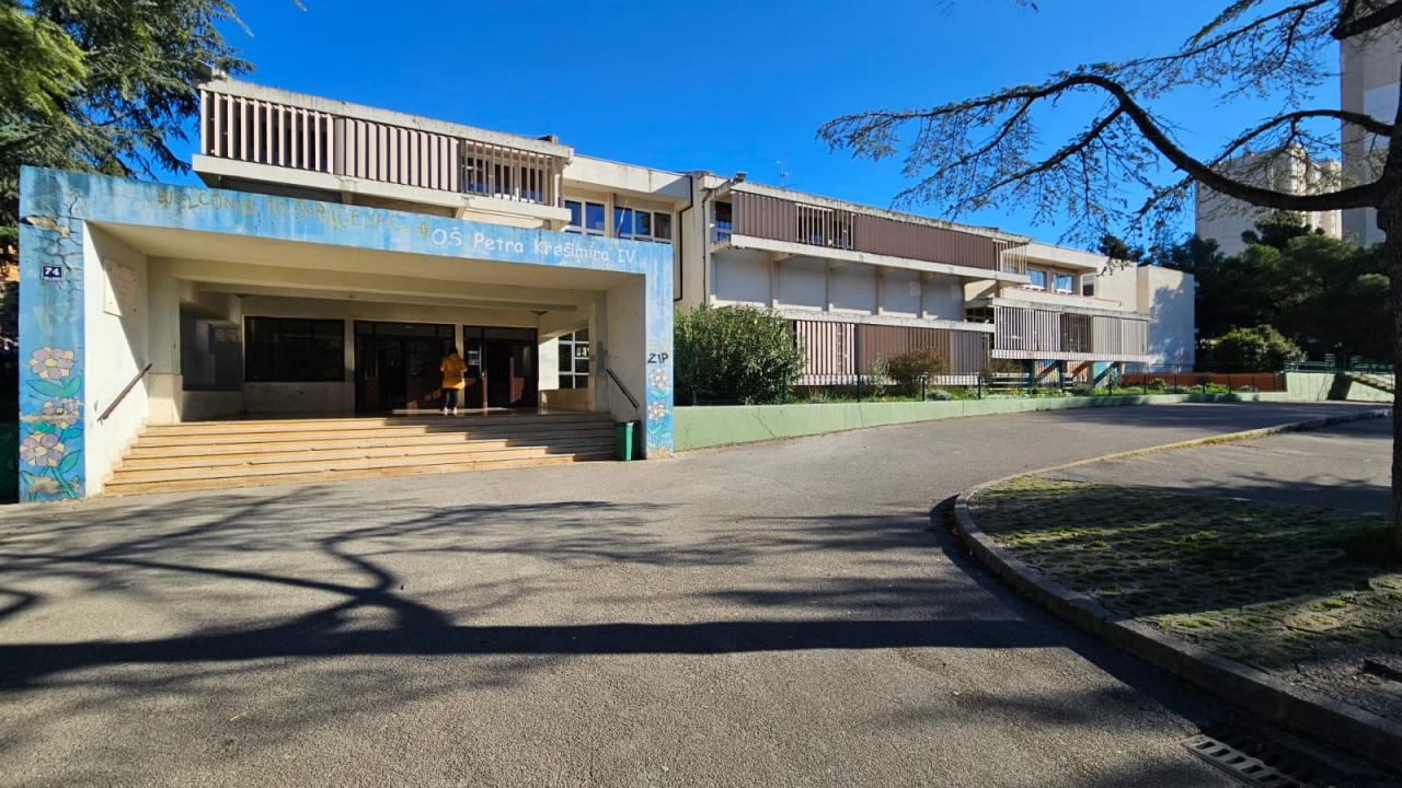 Učenici ponovno sjeli u školske klupe. Osim u šibenskoj OŠ Petra Krešimira IV: 'Skakala sam u sobi od sreće'