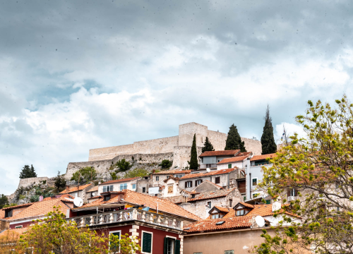 Oblačno, kišovito i vjetrovito