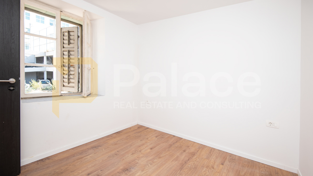 Palace predstavlja kompletno renoviran dvoetažni stan u Šibeniku