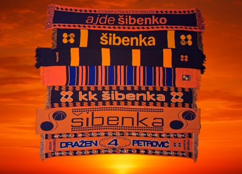 Fotografija 3 - FOTO Traži se koji nedostaje: Pogledajte 32 šala kojima su Funcuti mahali na tribini