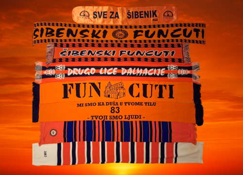 Fotografija 4 - FOTO Traži se koji nedostaje: Pogledajte 32 šala kojima su Funcuti mahali na tribini