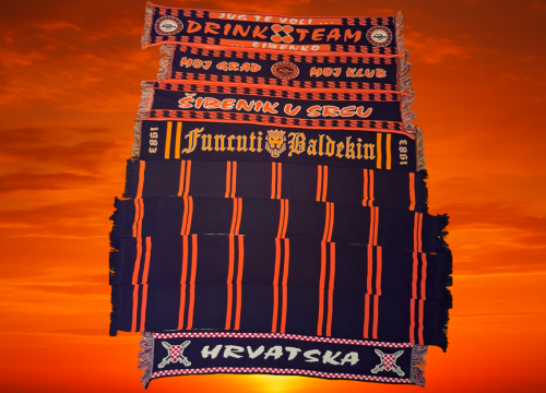 Fotografija 7 - FOTO Traži se koji nedostaje: Pogledajte 32 šala kojima su Funcuti mahali na tribini