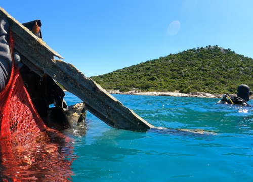 Fotografija 6 - Ronilački klub 'Murter-Kornati' u akciji čišćenja podmorja oko 13 otočića u općini