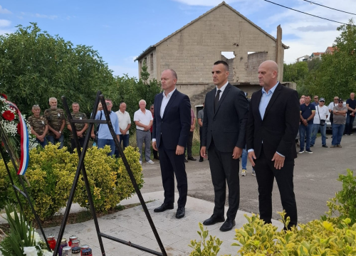 Fotografija 1 - Polaganje vijenaca u Velikoj Glavi