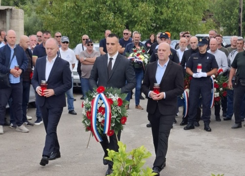 Fotografija 2 - Polaganje vijenaca u Velikoj Glavi