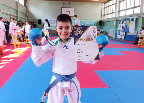 Fotografija 1 - FOTO Članovi Karate kluba Šibenik 1066 uzeli 15 medalja na međunarodnom turniru u Sarajevu