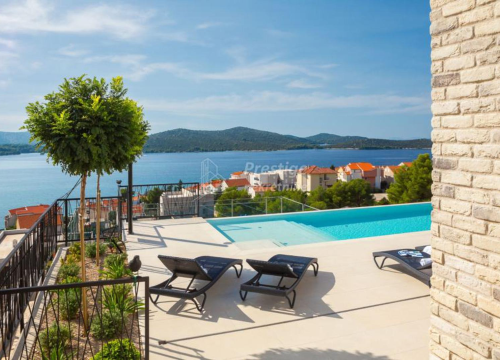 Fotografija 16 - Vila iz snova na prodaju u Žaboriću: 12 soba, terasa s jacuzzijem, privatni sportski teren...