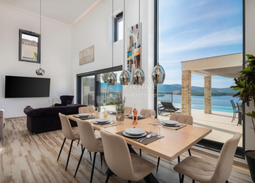 Fotografija 14 - Vila iz snova na prodaju u Žaboriću: 12 soba, terasa s jacuzzijem, privatni sportski teren...