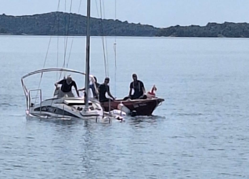 Vatrogasci DVD-a Brodarica -Krapanj ispumpavali potopljenu jedrilicu