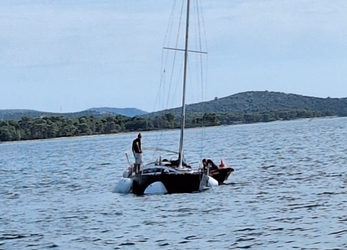 Fotografija 3 - Vatrogasci DVD-a Brodarica -Krapanj ispumpavali potopljenu brodicu