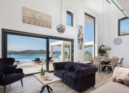 Fotografija 13 - Vila iz snova na prodaju u Žaboriću: 12 soba, terasa s jacuzzijem, privatni sportski teren...