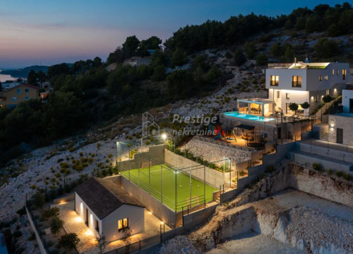 Fotografija 15 - Vila iz snova na prodaju u Žaboriću: 12 soba, terasa s jacuzzijem, privatni sportski teren...