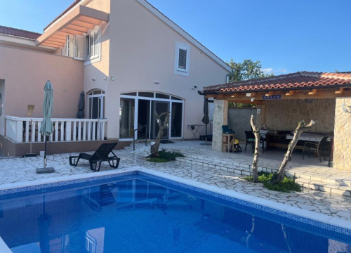 Luksuzna vila u zaleđu Vodica snižena gotovo 300 tisuća eura