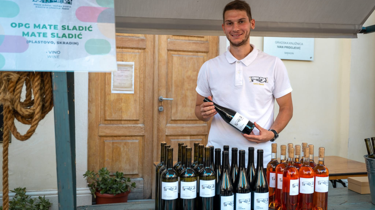 Obitelj Sladić generacijama se bavi poljoprivredom, a djedovu priču podignuli su na novu razinu: 'Kad vidimo plodove rada, sav trud se isplati'