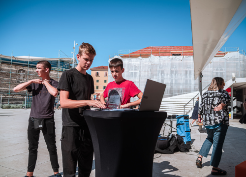 Pametna rješenja za šibenski promet: Na Poljani predstavljena nova tehnološka rješenja za održiv javni prijevoz