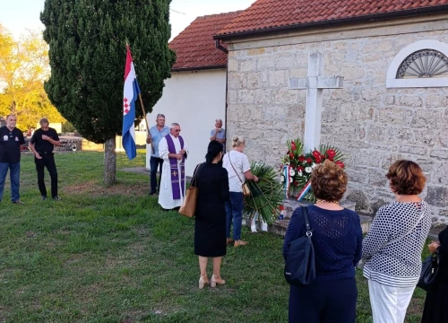 Fotografija 1 - FOTO Odana počast poginulim braniteljima iz Unešića, Mirlović Zagore i Pakova Sela