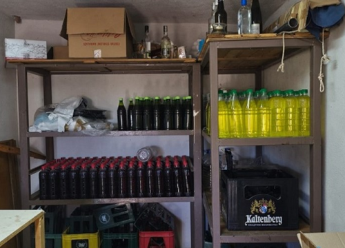 Carinici kod Šibenčanina u kući pronašli 226 litara rakije. Sve su mu oduzeli