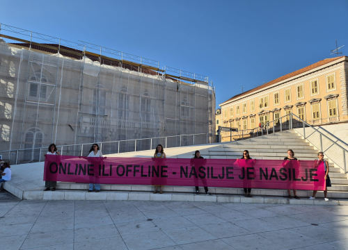 'Offline ili online- nasilje je nasilje': Na Poljani se snažnom porukom obilježava Dan borbe protiv nasilja nad ženama