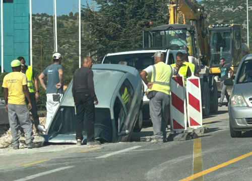 Vozačica (67) upala u rupu kod Dalmarea i zadobila teške tjelesne ozljede