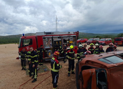 Članovi Vatrogasnih postrojbi iz cijele županije unaprijeđivali vještine spašavanja iz prometnih nesreća