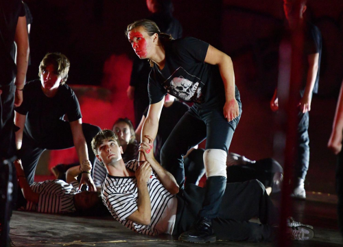 Predstavom 'Djeca raja' glumci Dramskog studija Ivana Jelić poslali snažnu poruku