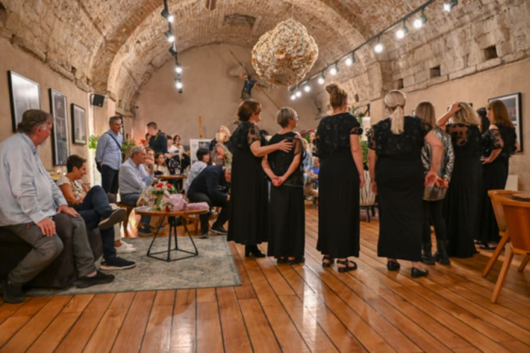 Fotografijama u čast Šibeniku: U galeriji Azimuta otvorena izložba Mirande Trklje