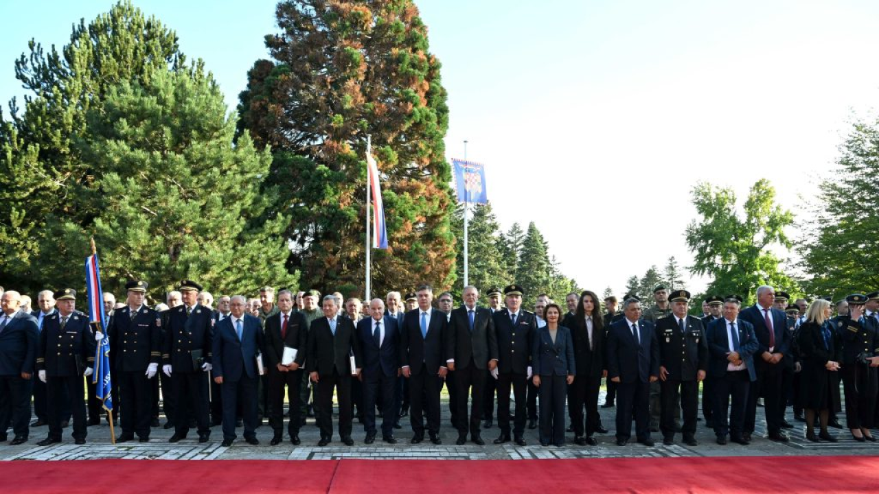 Predsjednik Milanović odlikovao Nikolu Vukošića, ratnog načelnika PU Šibensko-kninske