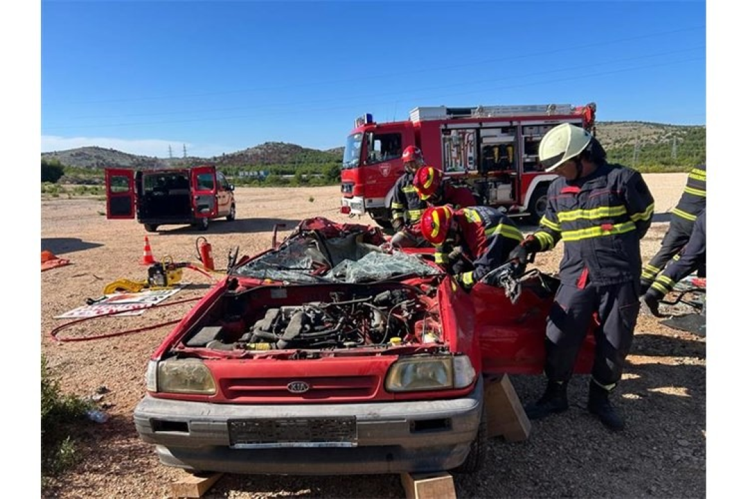 Od Bilica do Primoštena: Vatrogasci završili obuku za spašavanje u prometnim nesrećama