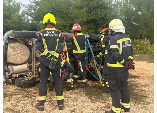 Fotografija 6 - Od Bilica do Primoštena: Vatrogasci završili obuku za spašavanje u prometnim nesrećama