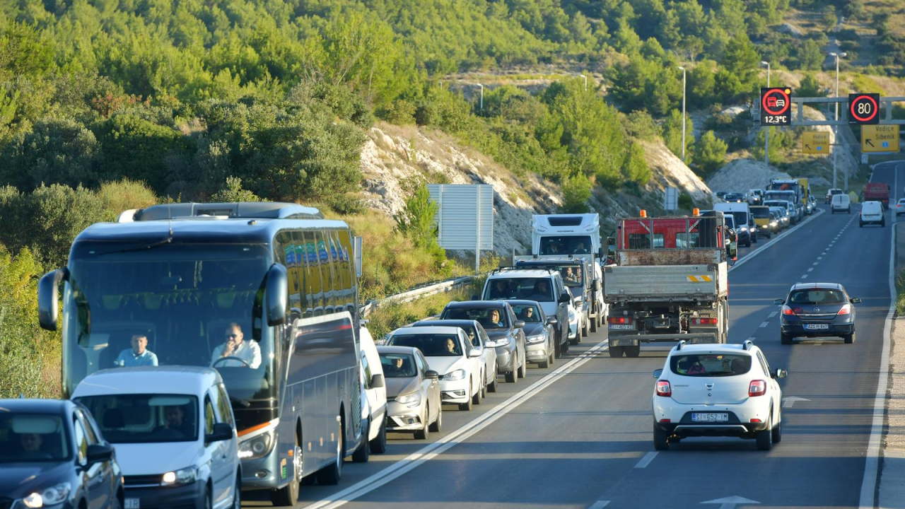 Jutarnji kolaps na ulazu u Šibenik: Radovi na čvoru Mandalina zakrčili Jadransku magistralu