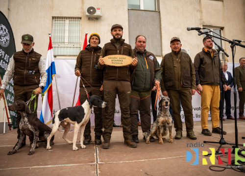 Fotografija 21 - U Drnišu otvoreno Državno prvenstvo u radu lovnih pasa