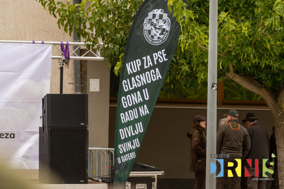 U Drnišu otvoreno Državno prvenstvo u radu lovnih pasa