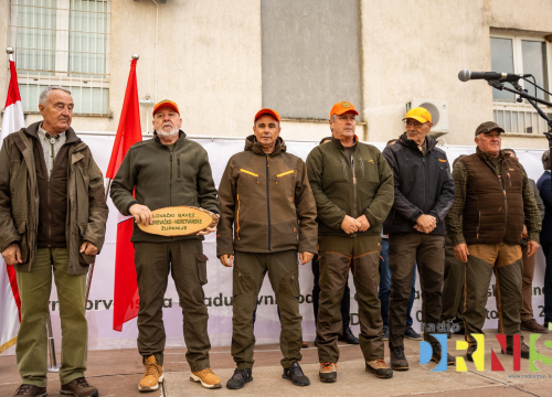 Fotografija 11 - U Drnišu otvoreno Državno prvenstvo u radu lovnih pasa