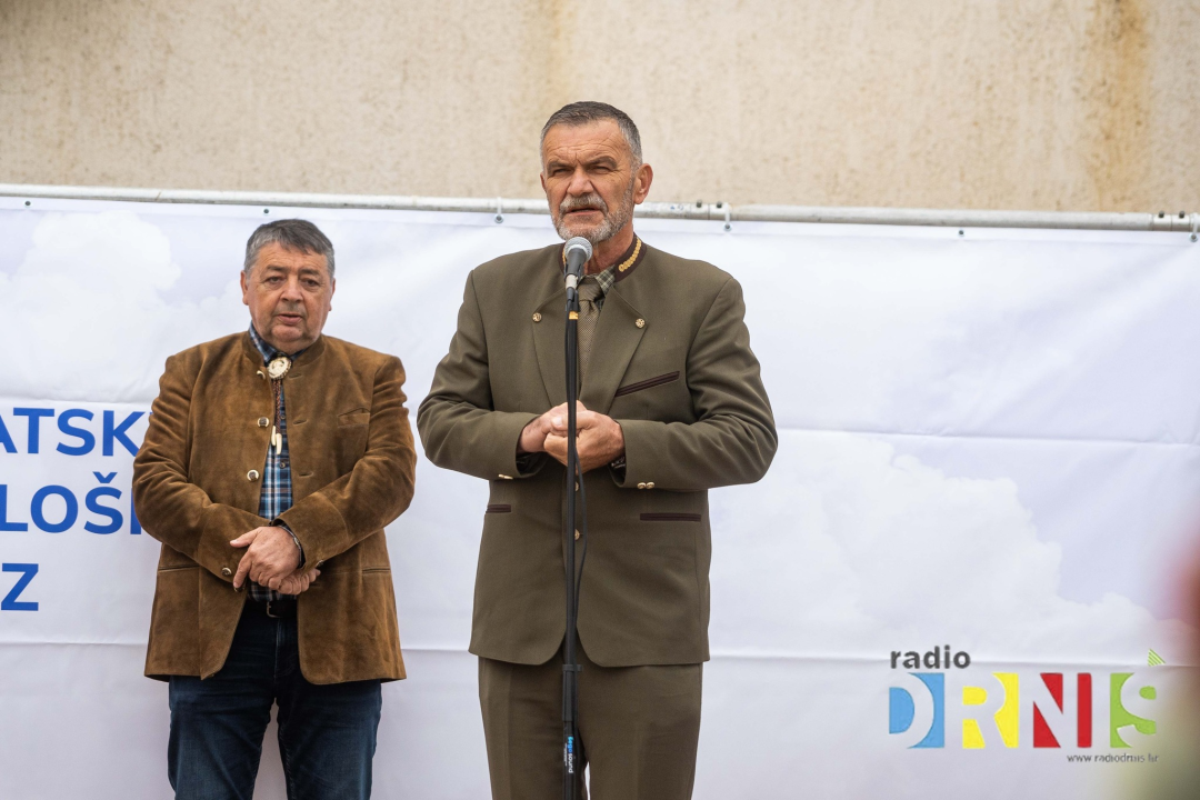 U Drnišu otvoreno Državno prvenstvo u radu lovnih pasa