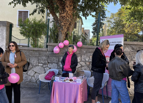 Fotografija 18 - Obilježen Dan ružičaste vrpce u Drnišu