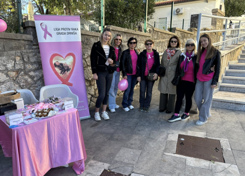 Fotografija 13 - Obilježen Dan ružičaste vrpce u Drnišu