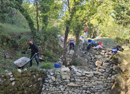 Vrijedna vodna oaza na Zlarinu: Lokva Gnjilovača dobila novu nadu zahvaljujući vrijednim rukama volontera