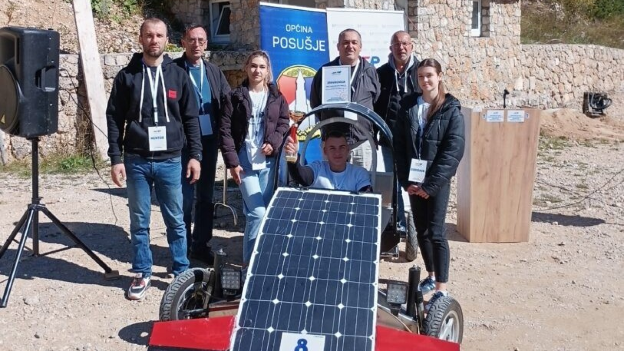 Kninski srednjoškolci osvojili prvo mjesto na natjecanju solarnih automobila
