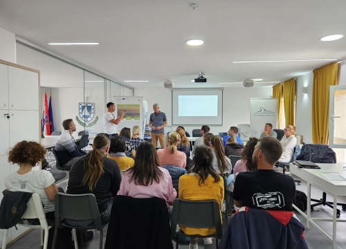 Praćenje dupina, kornjača i sredozemne medvjedice: Murter ugostio međunarodnu radionicu o očuvanju morskih vrsta