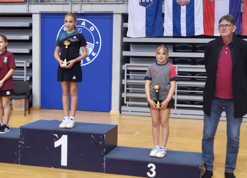 Fotografija 6 - FOTO Stolnotenisačice Šibenika nastupile na memorijalu u Osijeku, Katja i Loreta Mandić stigle do polufinala