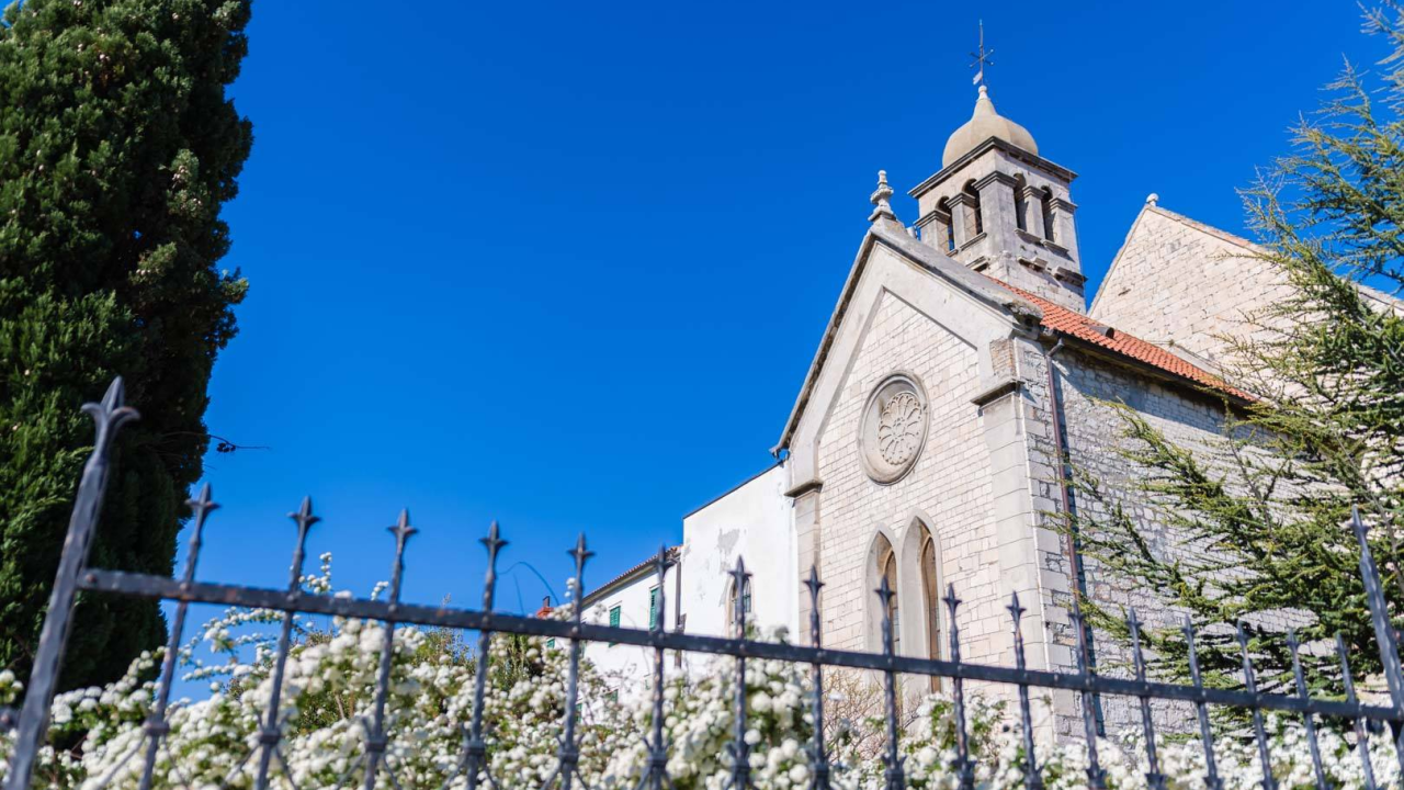 U crkvi sv. Frane prodaja kolača, sav prilog ide za misije