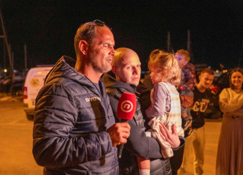 Fotografija 3 - Robert stigao kući nakon uspješnog liječenja: Vodičani ga dočekali bakljadom i gromoglasnim pljeskom