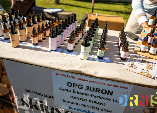 Fotografija 10 - Čuvarice tradicije i stup zajednice: U Pakovom Selu obilježen Svjetski dan seoskih žena