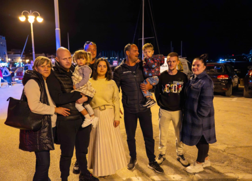 Robert stigao kući nakon uspješnog liječenja: Vodičani ga dočekali bakljadom i gromoglasnim pljeskom