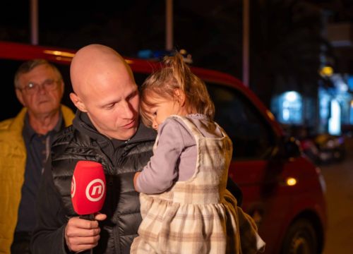 Fotografija 7 - Robert stigao kući nakon uspješnog liječenja: Vodičani ga dočekali bakljadom i gromoglasnim pljeskom