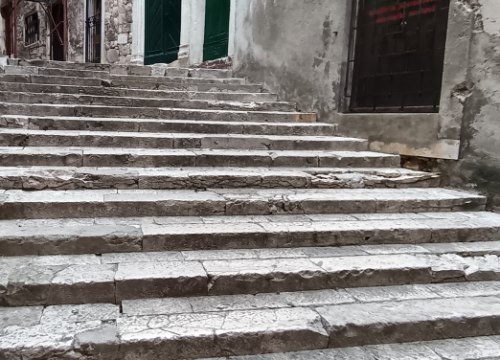 Zamjena ploča, postavljanje novih stepenica, rubnjaci.. Stepenice Jurja Barakovića uskoro u punom sjaju