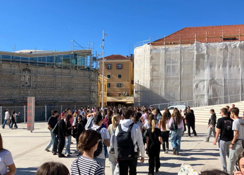 Fotografija 2 - Učenici i nastavnici Gimnazije Antuna Vrančića obilježili Međunarodni dan pješačenja
