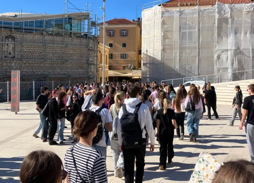 Učenici i nastavnici Gimnazije Antuna Vrančića obilježili Međunarodni dan pješačenja