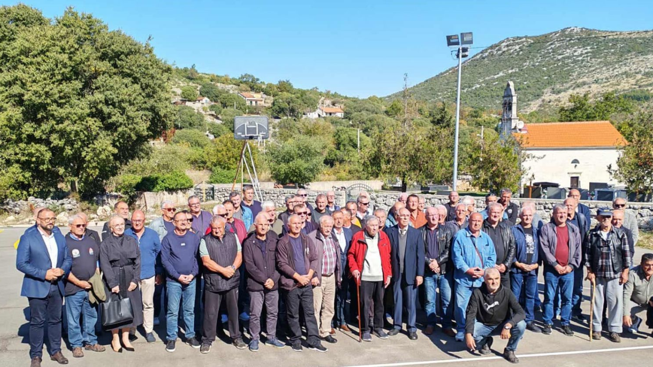 Prije 35 godina šibenski su dragovoljci u Mravnicama preuzeli prvo oružje. Danas su svečano obilježili taj dan