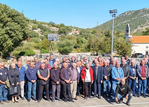 Prije 35 godina šibenski su dragovoljci u Mravnicama preuzeli prvo oružje. Danas su svečano obilježili taj dan